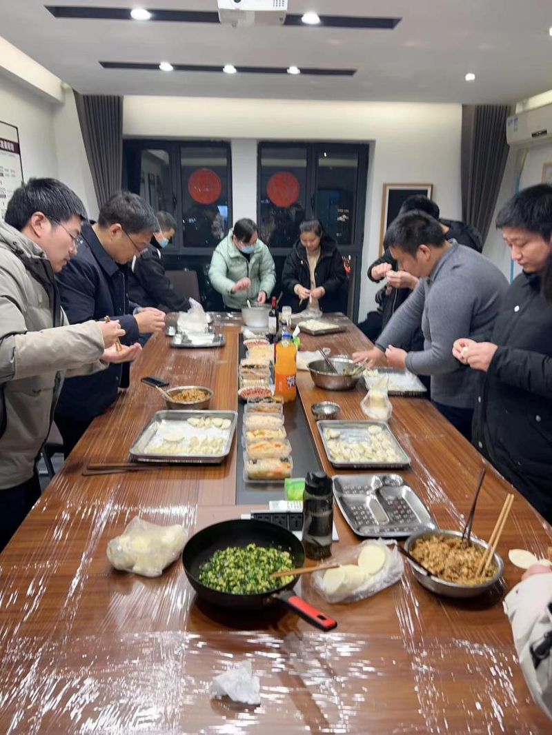 通達(dá)軟件公司組織開(kāi)展“情暖冬至，餃香飄逸”冬至包餃子活動(dòng)
