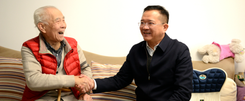 中國樂凱黨委領(lǐng)導(dǎo)看望慰問樂凱老領(lǐng)導(dǎo)、老專家、老干部和生活困難職工